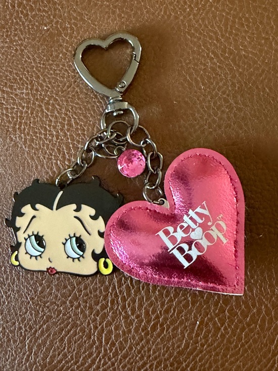 Betty Boop Pink Heart Keychain Charm - Picture 2 of 3